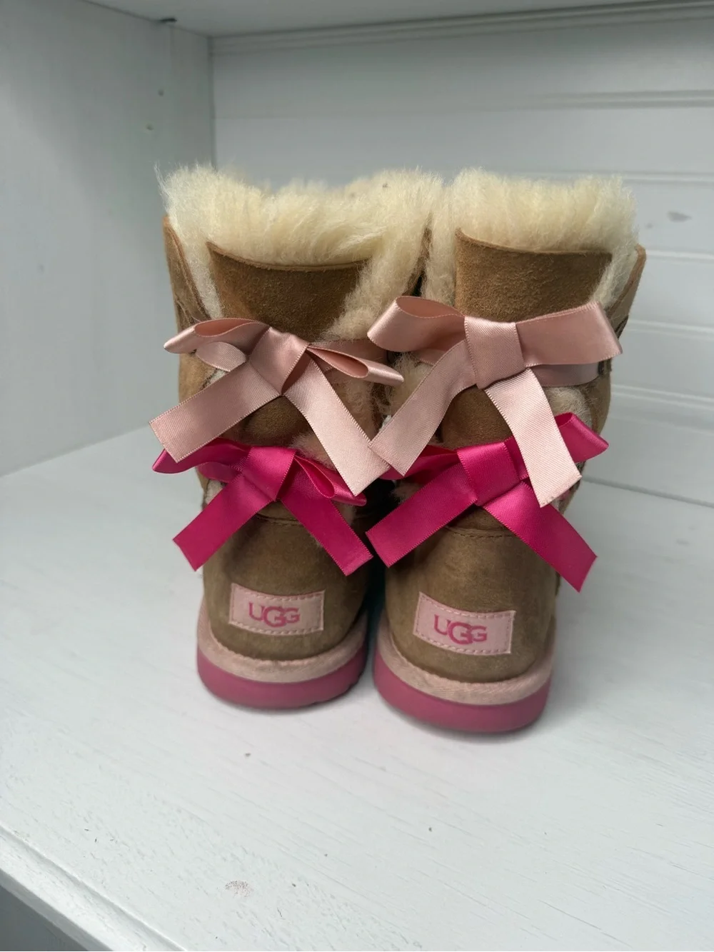 Ugg Bailey Bow Ii Big Kids 5y. Good+ used condition!